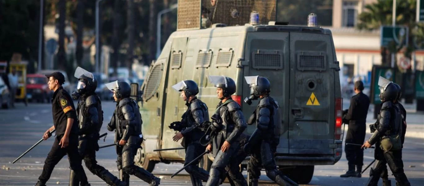 Αίγυπτος: Δώδεκα άνθρωποι σκοτώθηκαν σε ανατροπή λεωφορείου στο Σουέζ